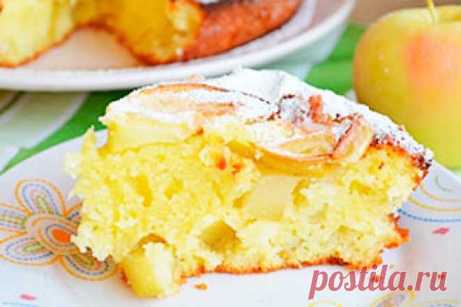 Шарлотка с творогом и яблоками