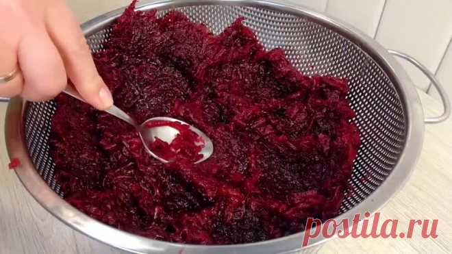 Ни рыбы, ни мясо в этом очень вкусным слоеным салате

Ингредиенты:
700 г свеклы
1 большая луковица
150-170 г маринованных огурчиков
5 яиц
200 г творожного сыра
200 г брынзы (феты)
1-2 ст.л майонеза
1-2 ст.л сметаны
2 зубчика чеснока
свежая зелень (у нас зеленый лук)
по желанию - грецкие орехи.

Приятного аппетита!

 PS. Подписывайтесь и вы всегда будете знать, что приготовить на завтрак, обед или ужин. А чтобы не пропустить классные рецепты, включите уведомления, нажав на ...