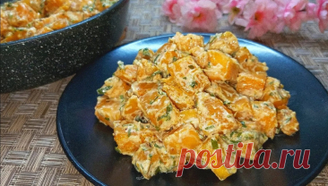 В сезон тыквы подсели всей семьей на эту вкуснятину. Быстрое и полезное блюдо из тыквы. Понравится всем! Статья автора «Мой Дастархан Вкусно и Быстро» в Дзене ✍: Рецепт:
Тыква 700г.
Сметана 4-5ст.л. (120г.)
Соль 0,5ч.л. (по вкусу)
Смесь перцев по вкусу
Чеснок 1 зубчик
Петрушка 20г.
Растительное масло 2ст.