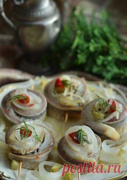 Закуска из сельди с луком Рольмопс🐬