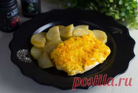 Куриное филе под шубой - рецепт в духовке с пошаговыми фото | ne-dieta Предлагаю вам очень простой и вкусный рецепт куриного филе, запеченного в духовке под шубой из моркови, сыра и лука. Мясо получается нежным и сочным, а овощная шуба придает ему особый вкус и аромат.