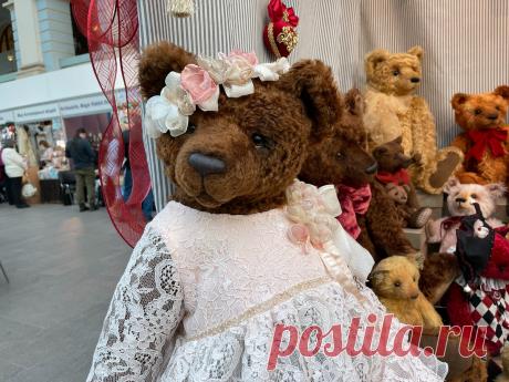 Разные и очень симпатичные мишки Тедди (и не только) на выставке кукол в Москве | Соло - путешествия | Яндекс Дзен