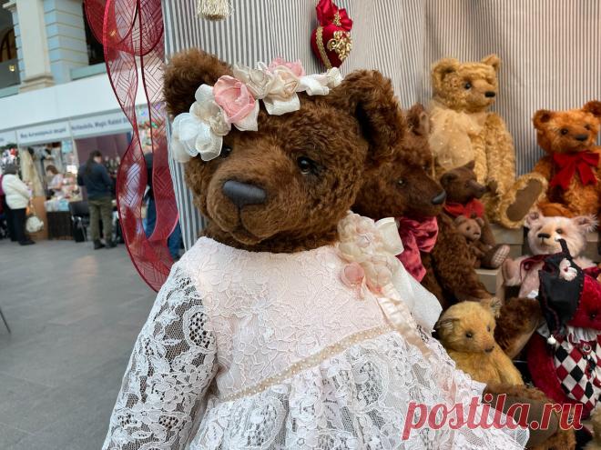 Разные и очень симпатичные мишки Тедди (и не только) на выставке кукол в Москве | Соло - путешествия | Яндекс Дзен