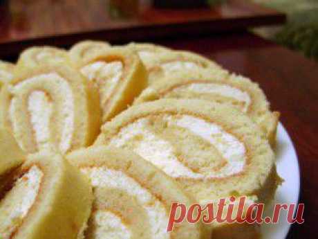 Бисквитный рулет с творожным кремом | Вкусные творожные блюда