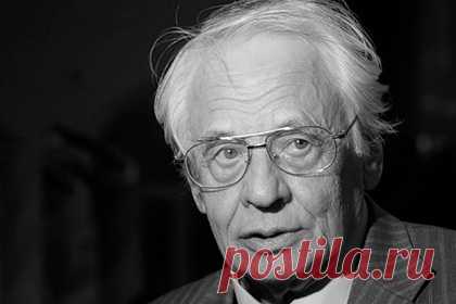 Умер режиссер Владимир Наумов. Народный артист СССР, советский и российский режиссер Владимир Наумов умер в возрасте 93 лет. Причина смерти не уточняется. Наумов совместно с режиссером Александром Аловым снял такие ленты, как «Бег» с Людмилой Савельевой и Алексеем Баталовым и «Тегеран-43» с Наталией Белохвостиковой и Игорем Костолевским.