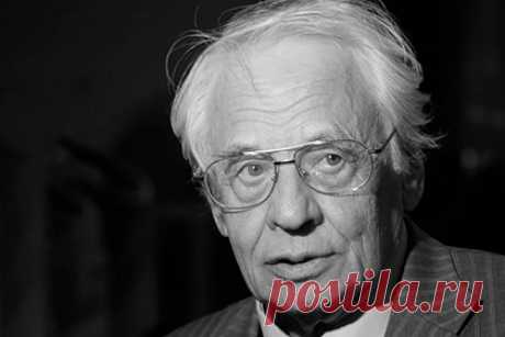 Умер режиссер Владимир Наумов. Народный артист СССР, советский и российский режиссер Владимир Наумов умер в возрасте 93 лет. Причина смерти не уточняется. Наумов совместно с режиссером Александром Аловым снял такие ленты, как «Бег» с Людмилой Савельевой и Алексеем Баталовым и «Тегеран-43» с Наталией Белохвостиковой и Игорем Костолевским.