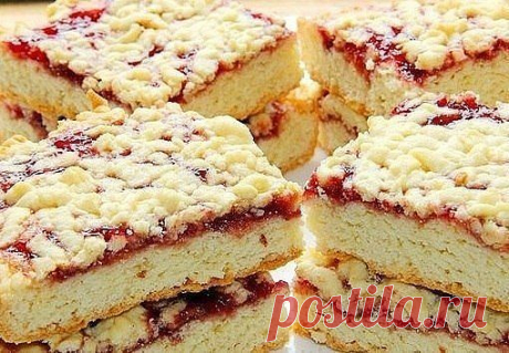 Тертый пирог к чаю - просто и вкусно!

Ингредиенты:

● Варенье
● 250 г маргарина или сливочного масла
● 2-2,5 стакана муки
● 1 стакан сахара
● 2 яйца
● 1 пакетик ванильного сахара
● 1 пакетик разрыхлителя

Приготовление:

1. Замороженное масло или маргарин натереть на терке.

2. Добавить все остальные компоненты кроме варенья.

3. Замесить однородное тесто. Полученное тесто разделить на 2 части. Одна часть побольше, вторая поменьше. Поместить большой кусок теста в холодиль...