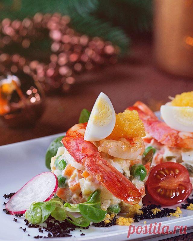 Эврика: Самый экзотический рецепт салата «Оливье» Давно известно, что украшением любого новогоднего стола в России считается салат оливье, но и он порой приедается. Предлагаем вам немного поэкспериментировать с привычным рецептом и привнести в традиц…