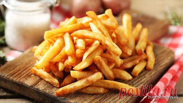 Kako da napravite pomfrit bez prženja, ulja i friteze: super trik za zdrav i ukusan pomfrit iz rerne (VEGETARIJANSKI RECEPTI) Zdrava zamena za pržene krompiriće - evo kako da napravite savršen pomfrit u rerni!