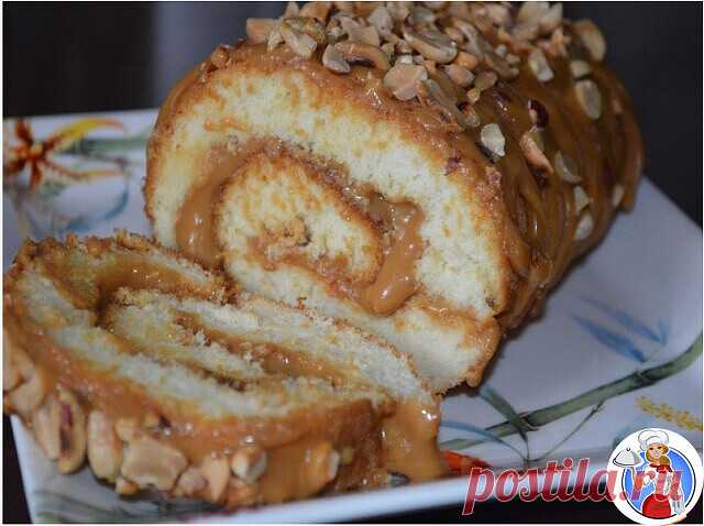 Вкусный рулет на сгущенке 

Ингредиенты: 
1 банка сгущенного молока,
2 куриных яйца,
250 г  муки,
половина чайной ложки соды гашеной лимонном соком,
щепотка соли.
Для начинки вареная сгущенка или творог с изюмом или курагой.

Приготовление: 
1. Взбить яйца со сгущенкой. Постепенно всыпать муку, соль и добавить соду гашеную соком лимона. 
2. Противень выстелить пергаментом или силиконовым ковриком. Если вы используете пергамент, то его необходимо смазать подсолнечным маслом...