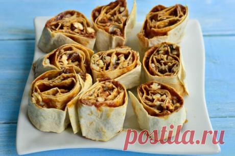 Рулетики из лаваша со сгущенкой и орешками