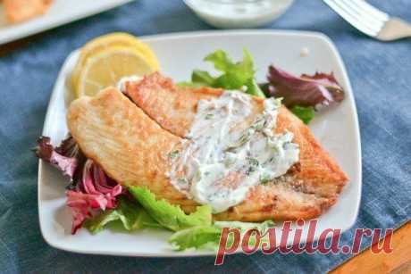Любимые рецепты!
Запеченная рыба под йогуртом с зеленью

Ингредиенты:
175 мл 0% йогурта
60 г рубленной кинзы
2 зеленых лука, мелко порубить
2 чайных ложки цедры лайма
2 чайных ложки сока лайма
4 филе рыбы по 115 г (в оригинале - тилапия)
1/2 чайной ложки соли
1/2 чайной ложки перца
1/2 стакана муки
30 мл оливкового масла
2 столовых ложки несоленого сливочного масла