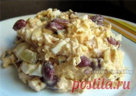 Салат с фасолью на ужин! 
на 100грамм - 101.75 ккалБ/Ж/У - 11.91/2.48/7.67 

Ингредиенты: 
1 вареная грудка курицы или индейки
3 вареных яйца
1 банка консервированной красной фасоли
1-2 кисло-сладких яблока
Сметана

Приготовление: 
Фасоль откинуть на дуршлаг и хорошо промыть. Курицу и яйца нарезать кубиками. Яблоки очистить и натереть. Всё смешать и заправить сметаной.

Приятного аппетита!