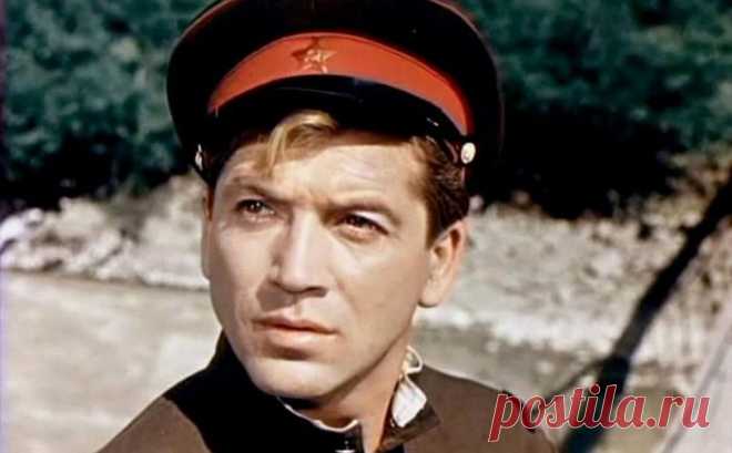 Почему Валентин Зубков исчез с экранов и последние дни провёл в забвении Он не имел актёрского образования, но смог сыграть в кино более 40 ролей. Самый пронзительный кадр из фильма «Иваново детство», где капитан Холин целует молоденькую медсестру над выкопанной траншеей, …