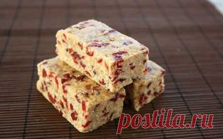 Овсяные батончики с сушеной клюквой