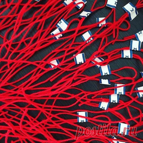 Молитва, которую нужно произносить, завязывая красную нить на запястье - Современная леди