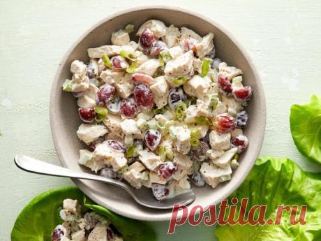 Салат с копчёной курицей и виноградом рецепт с фото - 1000.menu