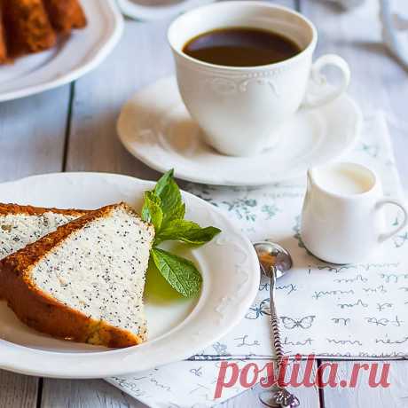 Нежный сливочный кекс с маком и лимонным сиропом