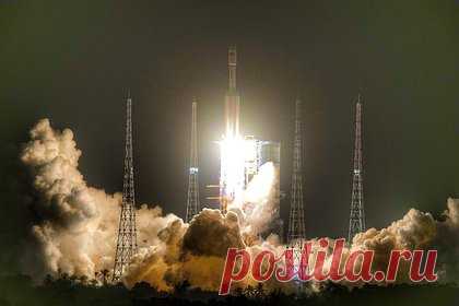 Китай запустил космический грузовик Tianzhou-7. Китай запустил грузовой космический корабль Tianzhou-7 к околоземной орбитальной станции Tiangong. Об этом со ссылкой на Канцелярию программы пилотируемой космонавтики Китая сообщает «Синьхуа». Ракета-носитель CZ-7 с грузовым космическим кораблем Tianzhou-7 стартовала с космодрома Вэньчан.