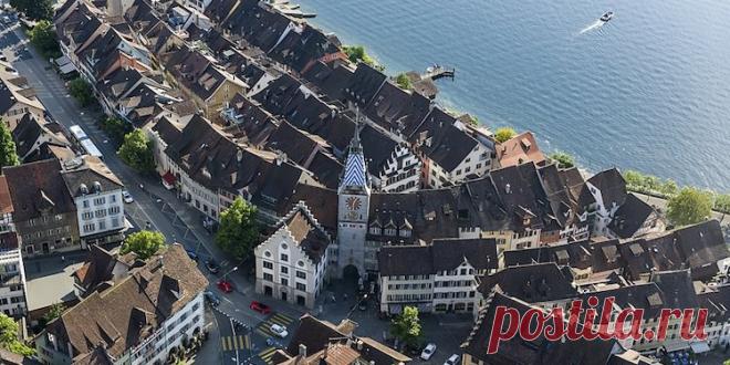 В Швейцарии отмечен бум регистрации новых компаний » Новости Швейцарии Всё больше предпринимателей регистрируют свой бизнес в Швейцарии. В первой половине 2018 года количество основанных швейцарских компаний достигло рекорда. Больше всех отличился кантон Цуг. (Портал «Швейцарии Деловая») Свыше 22 тысяч основанных компаний Комфортные условия для открытия и ведения бизнеса в Швейцарии делают своё дело: в первой половине 2018 года в Конфедерации было зарегистрировано 22’247 новых …