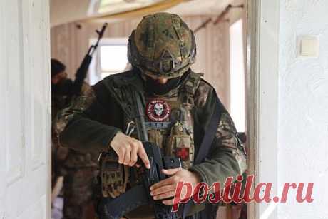 Сирийская армия и разведка помогли России в ликвидации ЧВК «Вагнер» в Сирии. Во время мятежа ЧВК «Вагнер» в России сирийская разведка и армия содействовали российским военным в изолировании и ликвидации сил вагнеровцев в Сирии, чтобы предотвратить распространение эскалации. Об этом со ссылкой на официальные источники в Дамаске сообщило агентство Reuters.