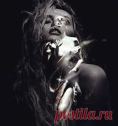 Где ложь, где правда – не пойму,
В кого же верить и чему?..
В висках стучит, душа болит…
А сердце? Нет… оно молчит…
Молчит и ждёт, как лес дождя,
Из жизни, будто уходя,
Устало замерло и ждёт…
А жизнь бежит, а жизнь течёт,
Всё меньше оставляя мне
Надежд о будущей весне,
О счастье, дышащем теплом,
Любовью, светом и добром.
  
 Зара и Роман Полонский — Сердце молчи