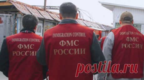 Очевидцы: напавший на людей с мачете мужчина устроил истерику в здании ФМС. Мужчину, который напал на прохожих в подмосковных Люберцах, зовут Роман Концелидзе, сначала он устроил истерику в здании ФМС, а потом вышел на улицу. Об этом рассказали RT очевидцы. Читать далее