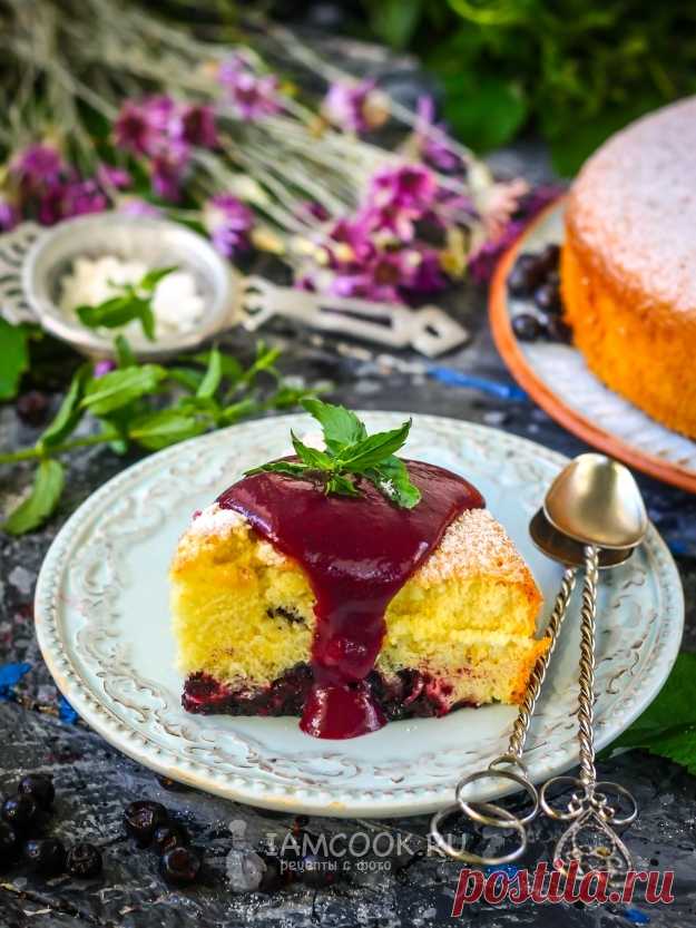 Шарлотка с черникой