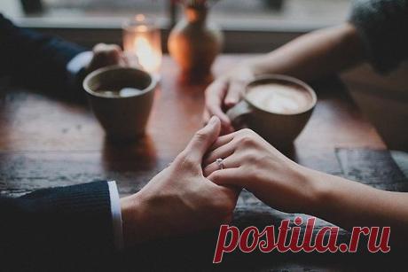 Мудреца спросили: «Если человек любит, он вернется?» Мудрец ответил: «Если человек любит, он не уйдет».