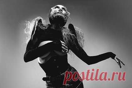 Обманувшая американцев русская мошенница обнажила грудь на камеру