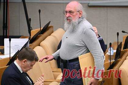 План Вассермана о декларировании сбережений населения раскритиковали. Депутат Госдумы Николай Арефьев заявил, что проследить за тем, как и за счет чего граждане формируют свои сбережения, как они их хранят практически невозможно. Кроме того, россияне имеют право хранить накопления в любой удобной форме и никто не имеет права к чему-то их принуждать.