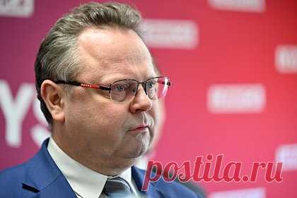 В МИД Польши упрекнули предыдущее правительство за политику по репарациям от ФРГ. Заместитель главы польского МИД Анджей Шейна заявил, что вопрос выплаты Германией компенсации за ущерб, нанесенный Польше во время Второй мировой войны, останется в повестке отношений Польши и ФРГ. Тем не менее Варшава не намерена действовать в духе заявлений предыдущего правительства страны.