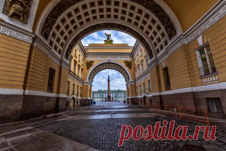 Раннее утро на Большой Морской :: Евгений  – Социальная сеть ФотоКто С-Пб, арки Главного штаба. Август 2021 г.