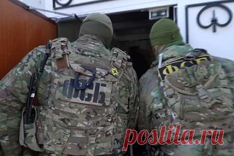 Боевики украинской ДРГ похитили вещи расстрелянного жителя Брянской области. Украинские диверсанты, проникшие на территорию Брянской области 2 марта, забрали документы и вещи расстрелянного мирного жителя. 63-летний Леонид Голованов в момент нападения ДРГ на село Любечане вез на своей машине детей в соседний населенный пункт. Диверсанты заметили машину и открыли огонь.