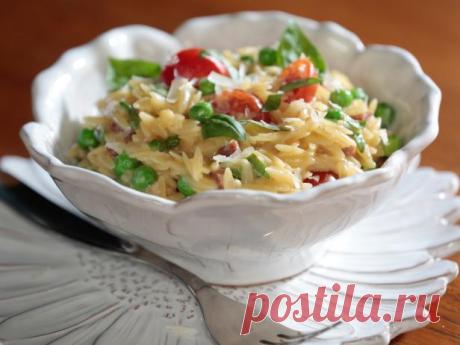 Кремовая паста орцо с зеленым горошком и ветчиной