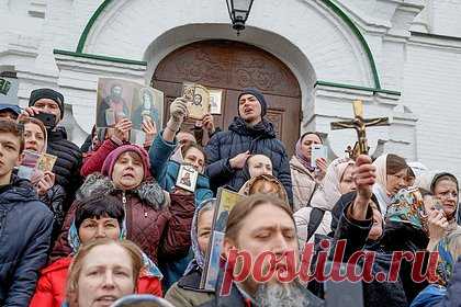 ПЦУ проведет службу в Киево-Печерской лавре в Вербное воскресенье. Православная церковь Украины (ПЦУ) в Вербное воскресенье, 9 апреля, проведет службу в Трапезном храме Киево-Печерской лавры, откуда пытаются изгнать монахов Украинской православной церкви (УПЦ). Об этом заявил глава ПЦУ Епифаний.