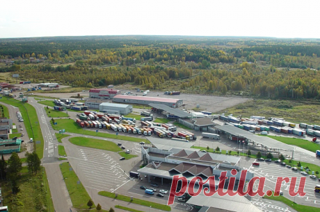 Финляндия временно закрыла КПП Вартиус из-за его перегруженности. Правительство страны закрыло четыре пограничных пункта на восточной границе в ночь на субботу.