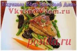Корнишоны (цыплята) с соусом из сморчков. Ох, уж эти сморчки! Весь «кулинарный» мир сходит с ума по вкусу и душистому аромату невзрачных на вид «уродцев». Приготовим королевское блюдо «корнишоны с соусом из сморчков»"! Рецепт высокой кухни доступен и прост. Можно использовать как свежие, так и сухие грибы.