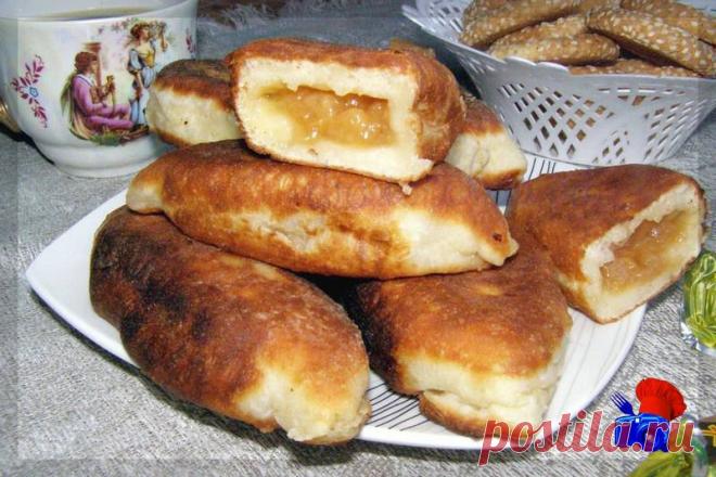 Пирожки можно приготовить в духовке, а можно пожарить на сковороде. Сегодня я жарила пирожки на сковороде из дрожжевого теста