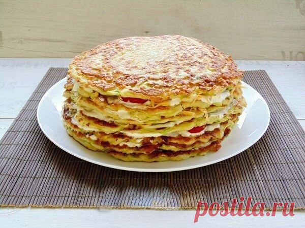 Кабачковый торт: вкуснятина, которую вы еще не пробовали!
на 100грамм - 85.29 ккалБ/Ж/У - 5.44/3.07/8.59

Ингредиенты:
Кабачки – 1 кг
Яйца – 5 шт
Помидоры – 300 г
Мука цельнозерновая - 1 ст
Йогурт натуральный – 350 г
Чеснок – 10 г
Сыр – 150 г
Зеленый лук – 10 г
Соль, перец – по вкусу

Приготовление:
Кабачки натрите на тёрке и отожмите лишний сок. Добавьте 5 яиц, немного соли, молотого чёрного перца и хорошо перемешайте. Добавьте муку. Тщательно смешайте компоненты теста. Т...