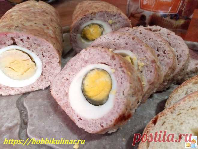 Мясной рулет из фарша с яйцом внутри запечённый в духовке
