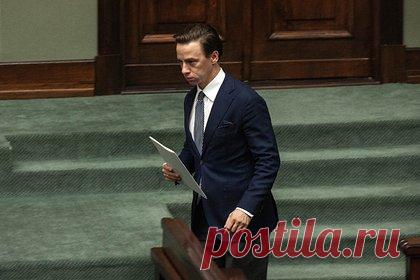 Вице-спикера Сейма Польши внесли в базу украинского «Миротворца». Вице-спикера Сейма Польши Кшиштофа Босака внесли в базу украинского «Миротворца». Запись датируется 29 ноября 2023 года. Отмечается, что политик попал в список за «участие в актах гуманитарной агрессии против Украины». Его обвиняют в организации блокады КПП на границе между странами и сотрудничестве со спецслужбами РФ.