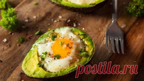 Закуски с авокадо Авокадо питательный и легкоусвояемый продукт. Тем, кому в течение дня нужно много энергии для работы можно на завтрак съедать какую-нибудь закуску из авокадо.
К примеру, для восхождения на Килиманджаро, рекомендуем популярное и простое блюдо: авока