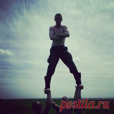 МЫ НЕ продаем косметику и НЕ работаем с каталогами! 
Предлагаю освоить новую для вас деятельность в сети Интернет  - &quot;Экспрес Карьера&quot;. Мы сотрудничаем с Компанией Орифлэйм, предоставляем оплачиваемые услуги интернет-маркетинга по официальному договору.  Сотрудничаем, а не занимаемся продажами косметики!