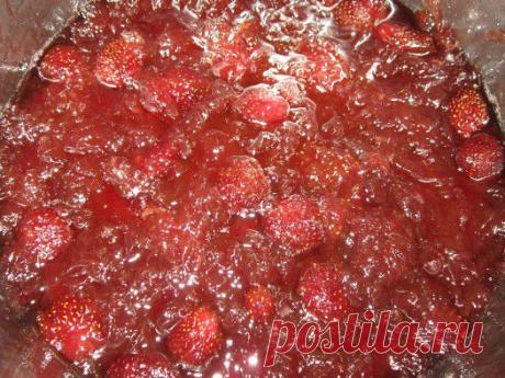 Чудесное варенье из лепестков роз и клубники