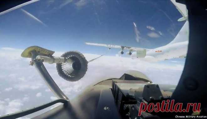 Сложная ситуация с воздушными танкерами ВВС КНР сковывает возможности Пекина в АТР 

На данной фотографии запечатлён момент сближения Су-30 ВВС КНР с недавно приобретённым у ГК «Укроборонпром» Ил-78 (за несколько секунд перед дозаправкой). На вооружении ВВС КНР находится 3 машины да…