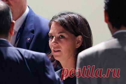 МИД Германии обвинили в покупке ненужного роскошного дома. Федеральное контрольно-ревизионное управление ФРГ обвинило Министерство иностранных дел (МИД) в покупке ненужной роскошной недвижимости. Ведомство приобрело здание в Брюсселе за 7,3 миллиона евро, в нем есть бассейн и спортивный корт. Площадь объекта составляет 15 тысяч квадратных метров.