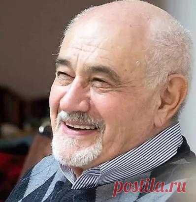 « БРОДИЛ ПО ПЛЯЖУ В НЕЖЕНАТОМ ВИДЕ ». Великолепные одностишия Леонида Либкинда.