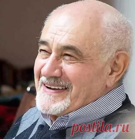 « БРОДИЛ ПО ПЛЯЖУ В НЕЖЕНАТОМ ВИДЕ ». Великолепные одностишия Леонида Либкинда.