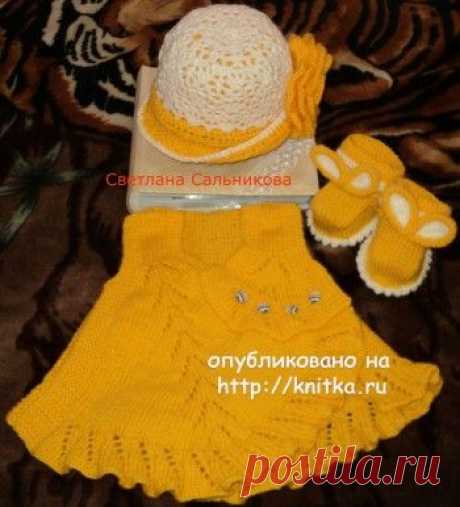 Платье, пинетки и шапочка